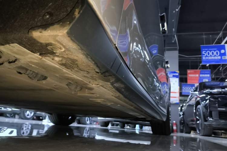 Used Nio ET5T 2023 75 kWh Touring Left Side Sill