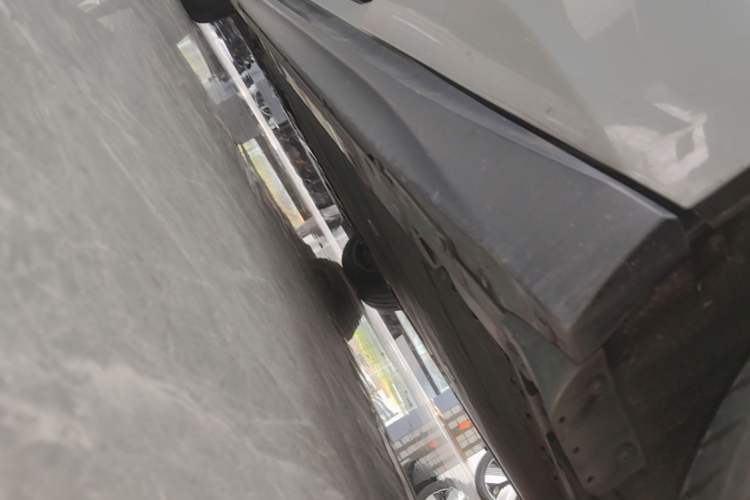 Used Nio ET5T 2023 75 kWh Touring Left Side Sill