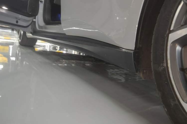 Used Nio ET5T 2023 75 kWh Touring Left Side Sill