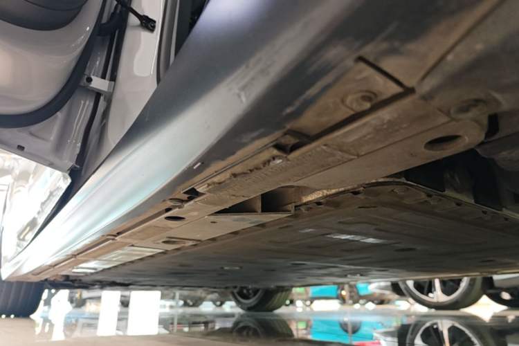 Used Nio ET5T 2023 75 kWh Touring Left Side Sill
