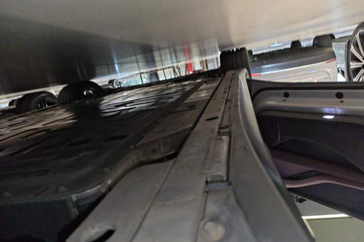 Used Nio ET5T 2023 75 kWh Touring Left Side Sill