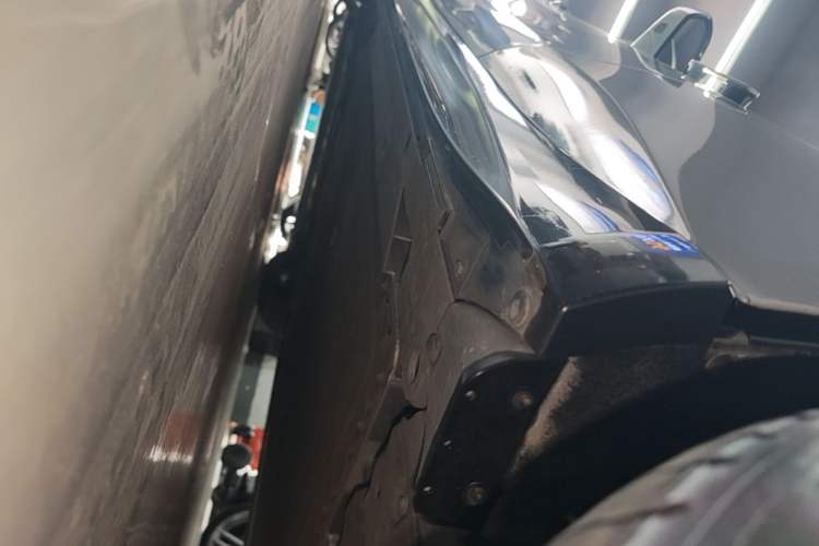 Used Nio ET5T 2023 75 kWh Touring Left Side Sill