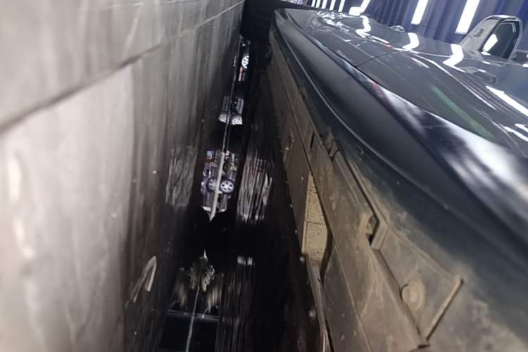 Used Nio ET5T 2023 75 kWh Touring Left Side Sill