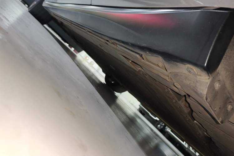 Used Nio ET5T 2023 75 kWh Touring Left Side Sill