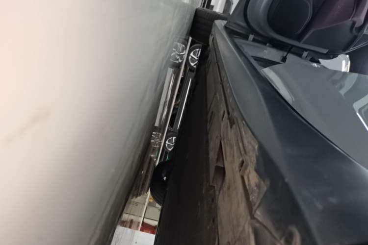 Used Nio ET5T 2023 75 kWh Touring Left Side Sill