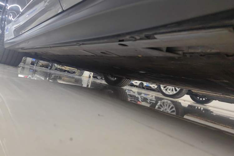 Used Nio ET5T 2023 75 kWh Touring Left Side Sill