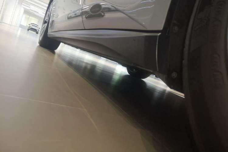 Used Nio ET5T 2023 75 kWh Touring Left Side Sill