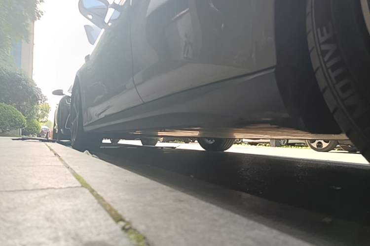 Used Nio ET5T 2023 75 kWh Touring Left Side Sill