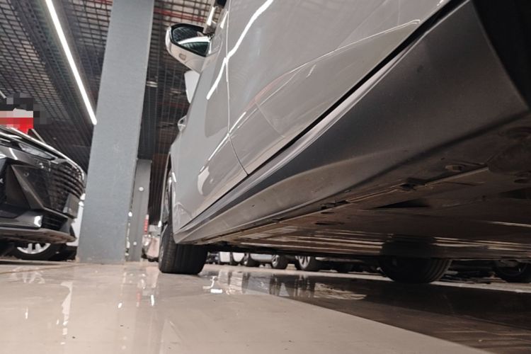 Used Nio ET5T 2023 75 kWh Touring Left Side Sill