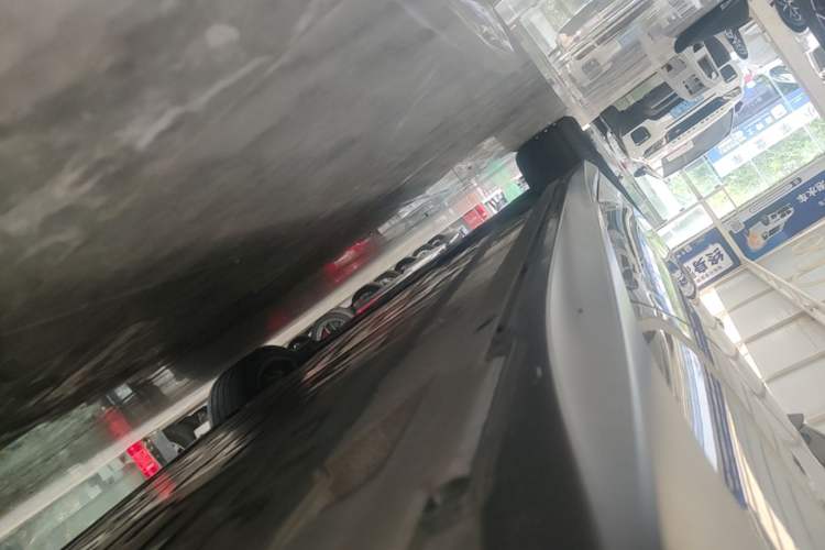 Used Nio ET5T 2023 75 kWh Touring Left Side Sill