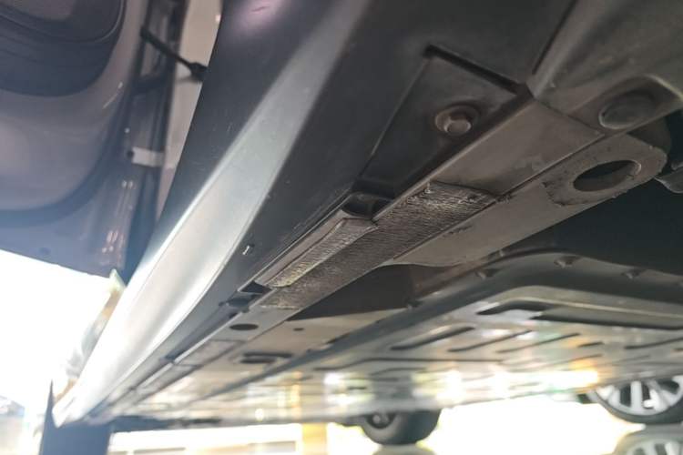 Used Nio ET5T 2023 75 kWh Touring Left Side Sill