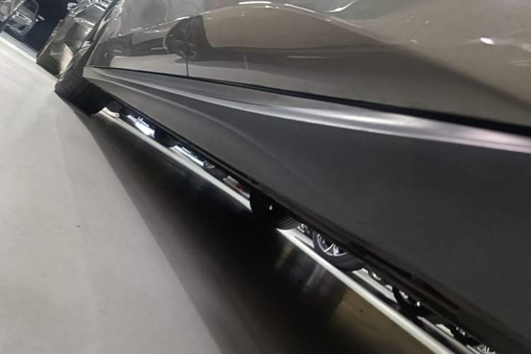 Used Nio ET5T 2023 75 kWh Touring Left Side Sill