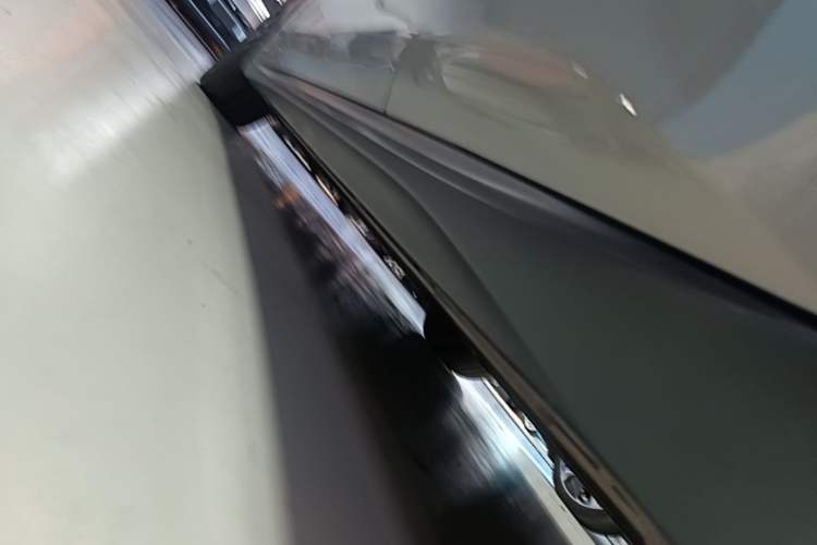 Used Nio ET5T 2023 75 kWh Touring Left Side Sill