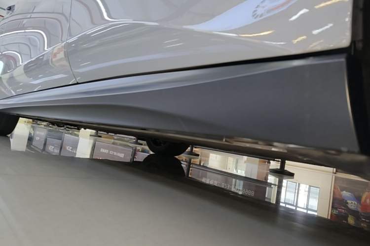 Used Nio ET5T 2023 75 kWh Touring Left Side Sill