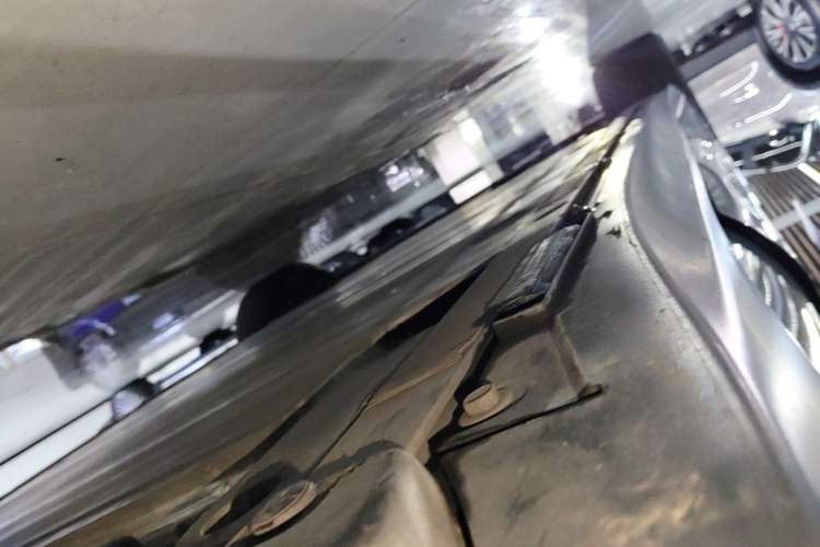 Used Nio ET5T 2023 75 kWh Touring Left Side Sill