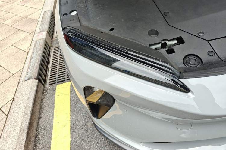 Used Nio ET5T 2023 75 kWh Touring Right Front Headlight
