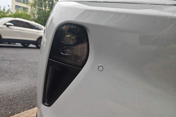 Used Nio ET5T 2023 75 kWh Touring Right Front Headlight
