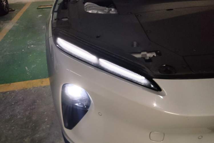Used Nio ET5T 2023 75 kWh Touring Right Front Headlight