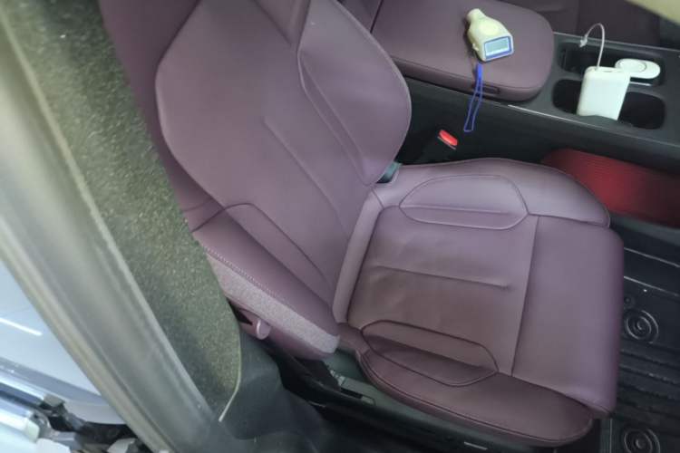 Used Nio ET5T 2023 75 kWh Touring Right Front Seat