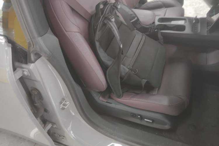 Used Nio ET5T 2023 75 kWh Touring Right Front Seat