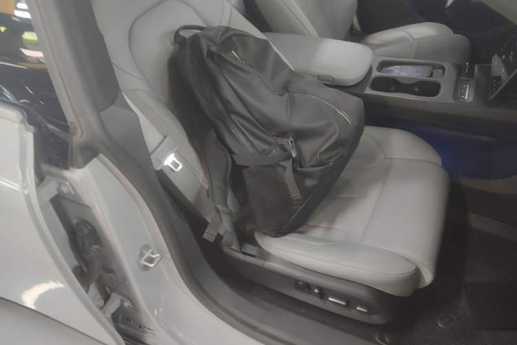 Used Nio ET5T 2023 75 kWh Touring Right Front Seat