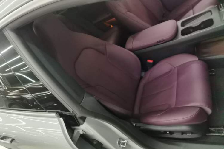Used Nio ET5T 2023 75 kWh Touring Right Front Seat