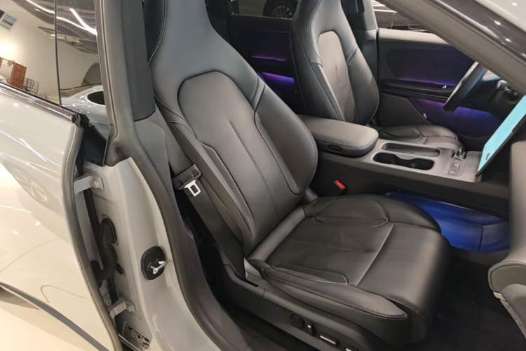 Used Nio ET5T 2023 75 kWh Touring Right Front Seat