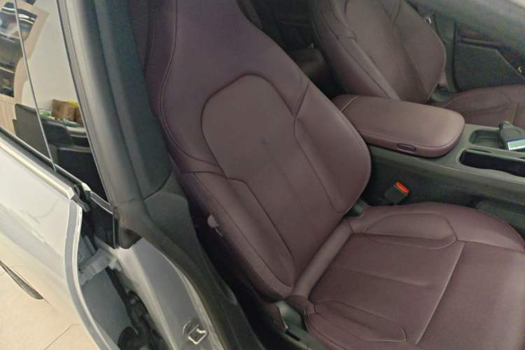 Used Nio ET5T 2023 75 kWh Touring Right Front Seat