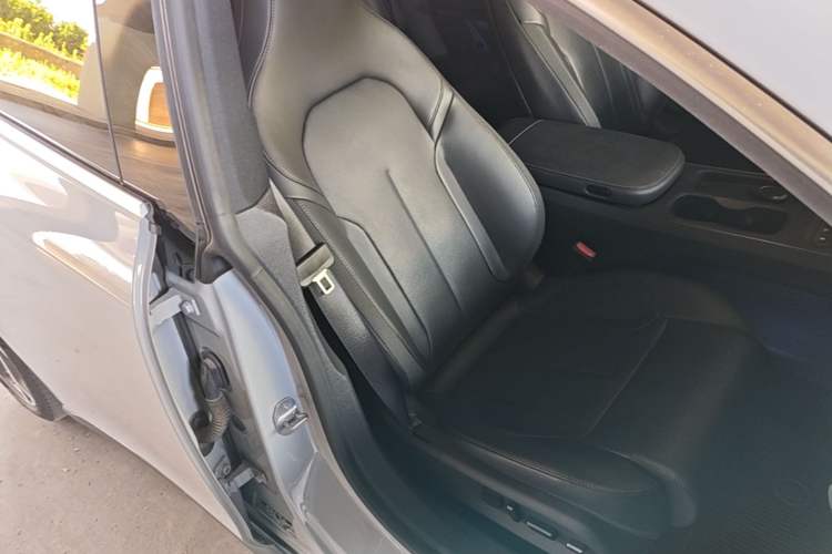 Used Nio ET5T 2023 75 kWh Touring Right Front Seat
