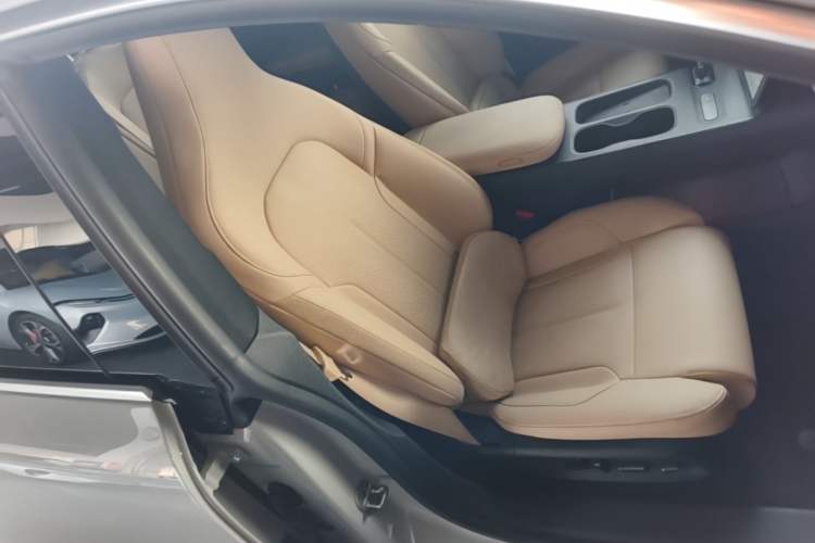 Used Nio ET5T 2023 75 kWh Touring Right Front Seat