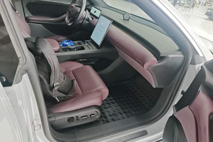 Used Nio ET5T 2023 75 kWh Touring Right Front Seat