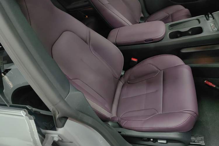 Used Nio ET5T 2023 75 kWh Touring Right Front Seat