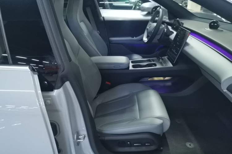 Used Nio ET5T 2023 75 kWh Touring Right Front Seat