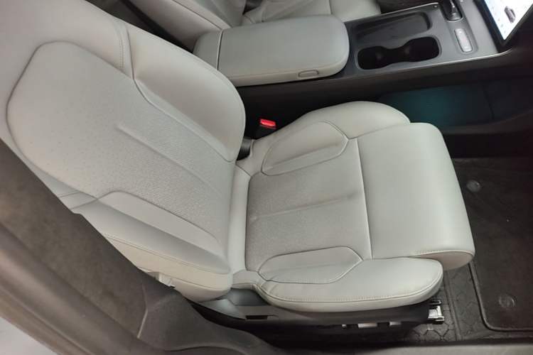 Used Nio ET5T 2023 75 kWh Touring Right Front Seat