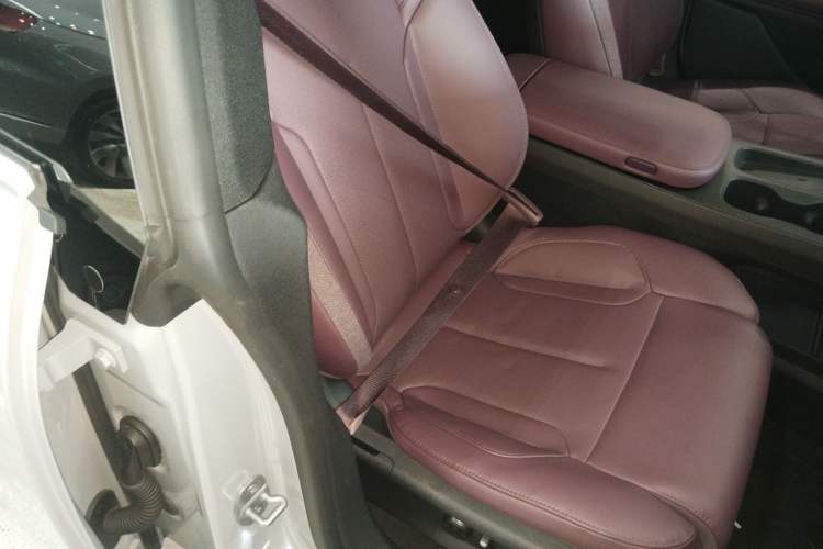 Used Nio ET5T 2023 75 kWh Touring Right Front Seat