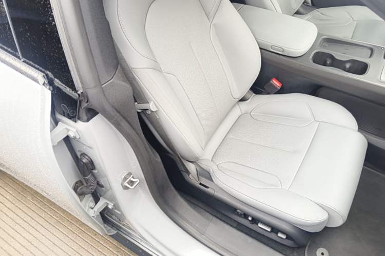 Used Nio ET5T 2023 75 kWh Touring Right Front Seat