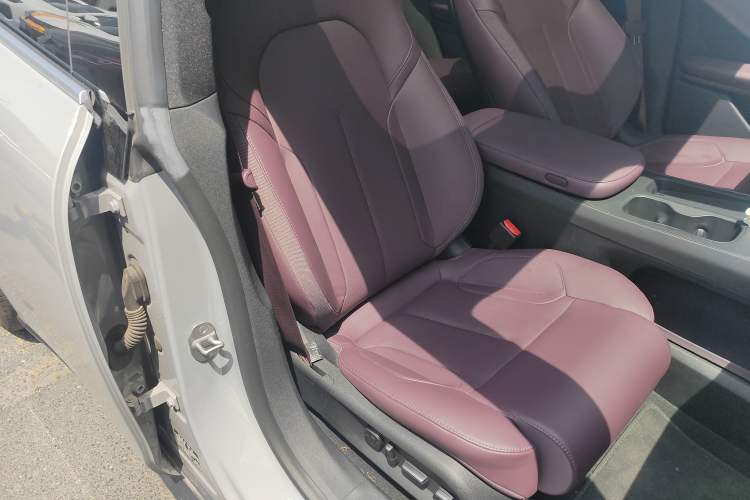 Used Nio ET5T 2023 75 kWh Touring Right Front Seat