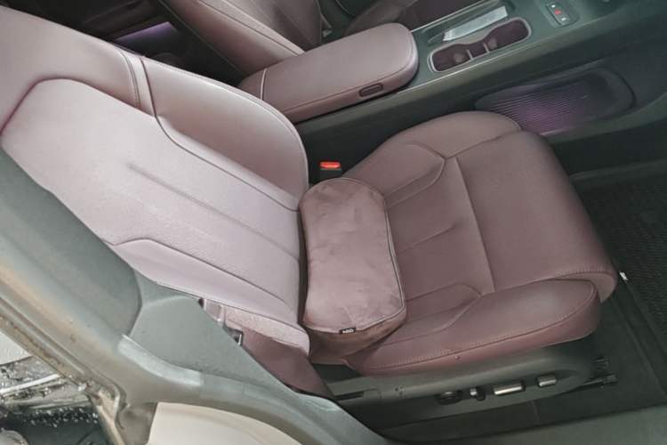 Used Nio ET5T 2023 75 kWh Touring Right Front Seat