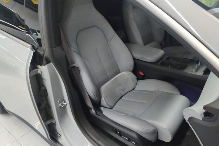 Used Nio ET5T 2023 75 kWh Touring Right Front Seat