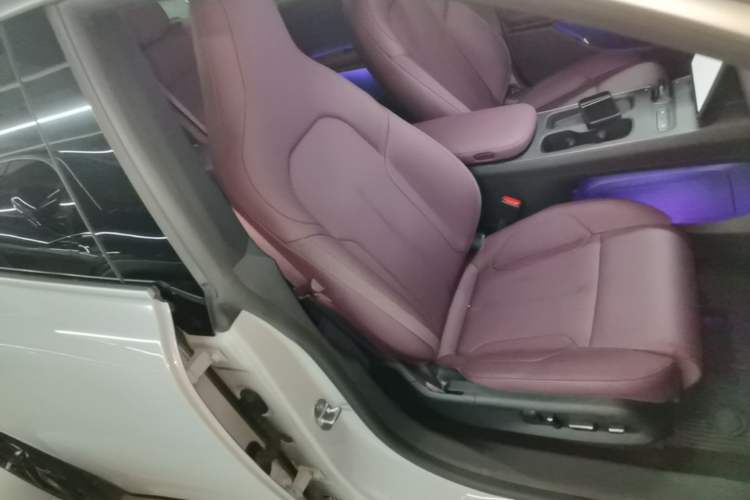 Used Nio ET5T 2023 75 kWh Touring Right Front Seat