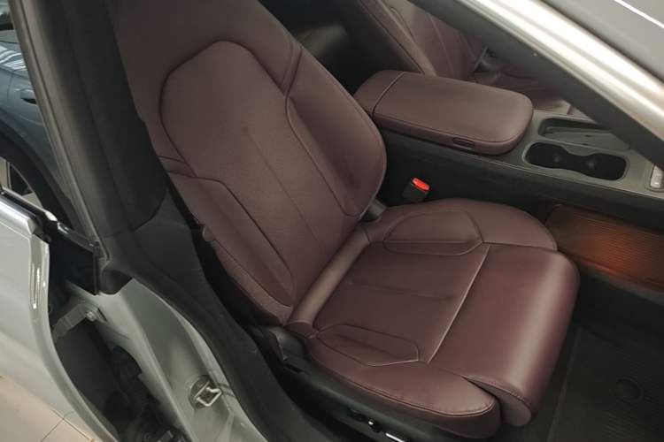 Used Nio ET5T 2023 75 kWh Touring Right Front Seat