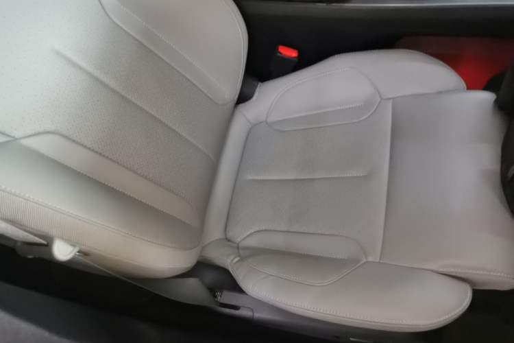 Used Nio ET5T 2023 75 kWh Touring Right Front Seat