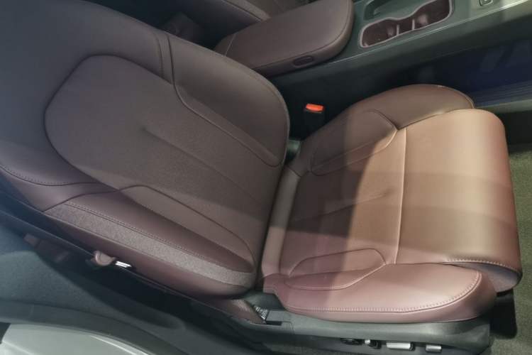 Used Nio ET5T 2023 75 kWh Touring Right Front Seat