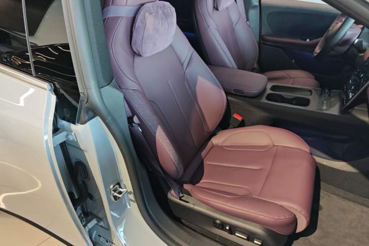 Used Nio ET5T 2023 75 kWh Touring Right Front Seat