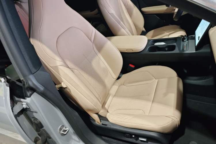 Used Nio ET5T 2023 75 kWh Touring Right Front Seat