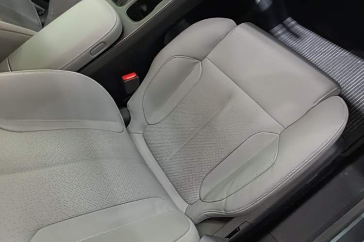 Used Nio ET5T 2023 75 kWh Touring Right Front Seat