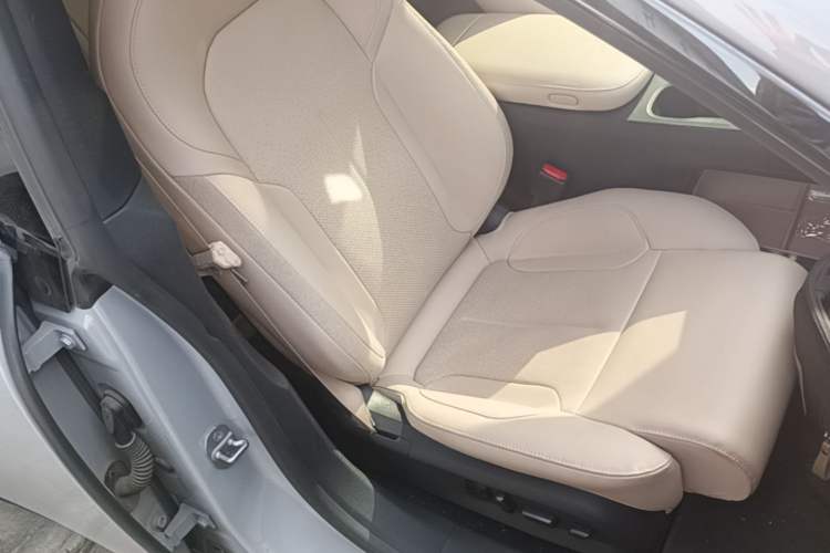 Used Nio ET5T 2023 75 kWh Touring Right Front Seat