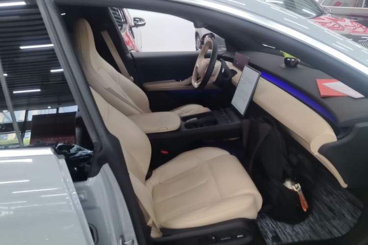 Used Nio ET5T 2023 75 kWh Touring Right Front Seat