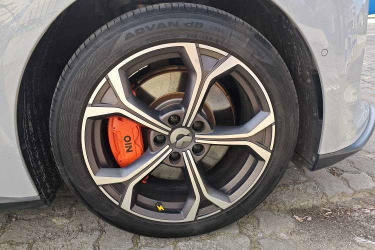 Used Nio ET5T 2023 75 kWh Touring Right Front Wheel Hub