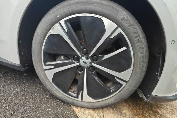 Used Nio ET5T 2023 75 kWh Touring Right Front Wheel Hub